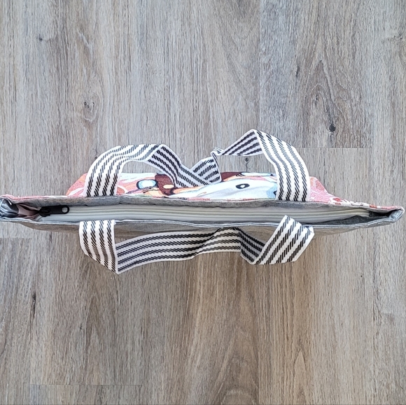 Hello Kitty NWOT Large Tapestry tote - Picture 5 of 9